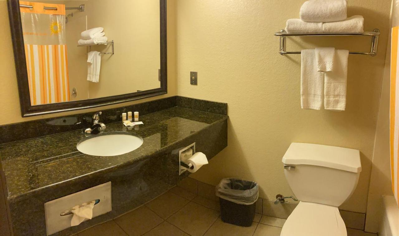 La Quinta By Wyndham Davis Hotel Exterior photo