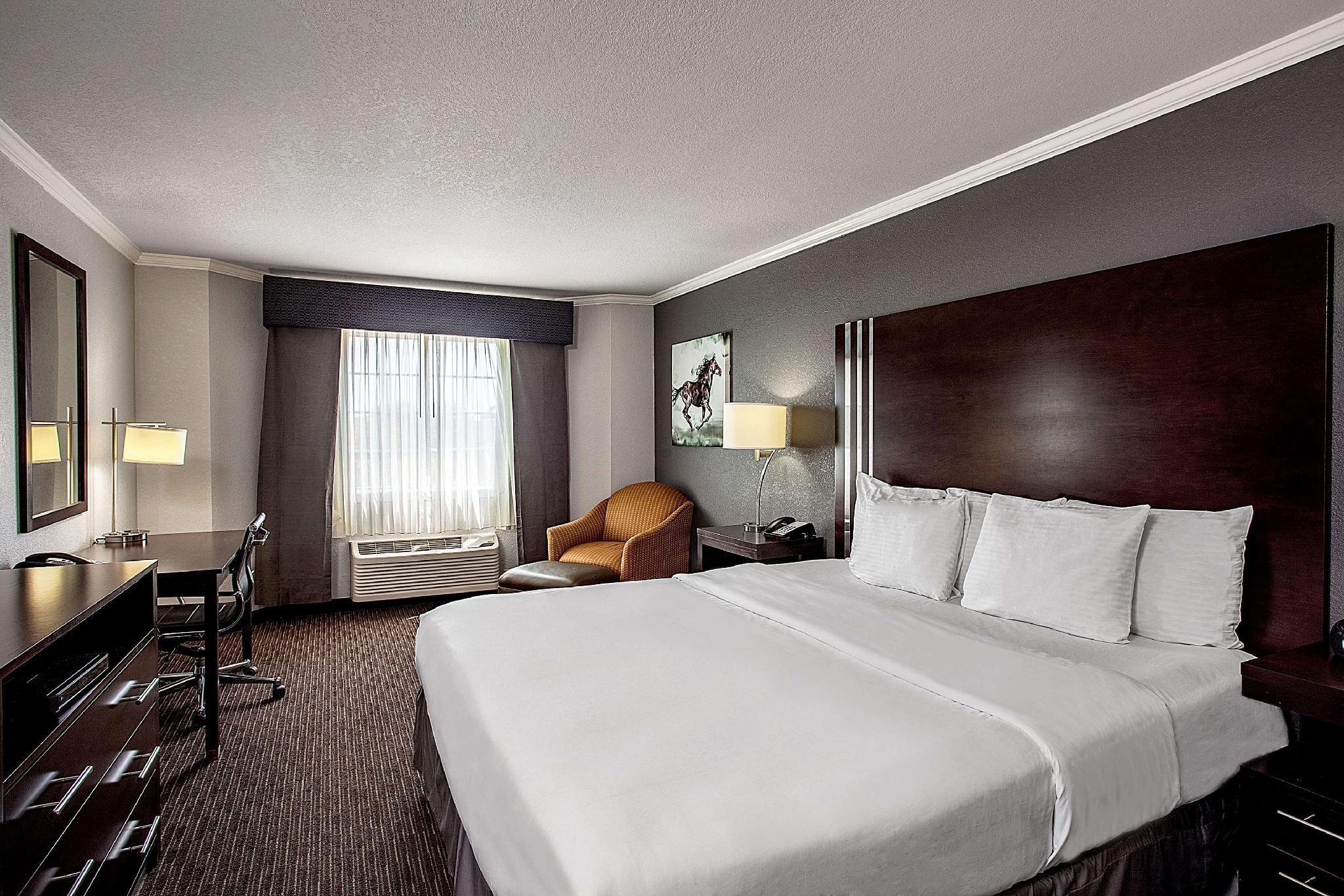 La Quinta By Wyndham Davis Hotel Exterior photo